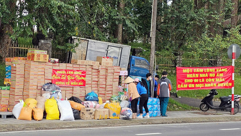 Hình ảnh xúc động trên đường phố Đà Lạt.