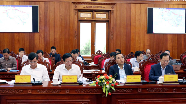 Đại biểu tham dự buổi làm việc.