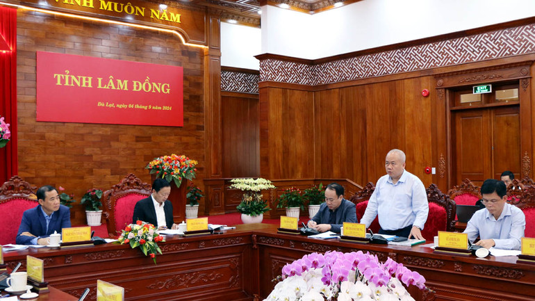 Thứ trưởng Kế hoạch và Đầu tư Đỗ Thành Trung phát biểu ý kiến tại buổi làm việc.