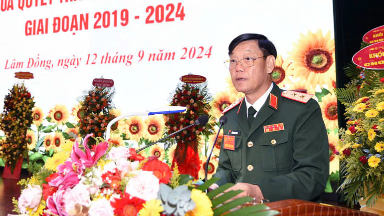 Trung tướng Đỗ Minh Xương, Giám đốc Học viện Lục quân phát biểu ý kiến tại đại hội.