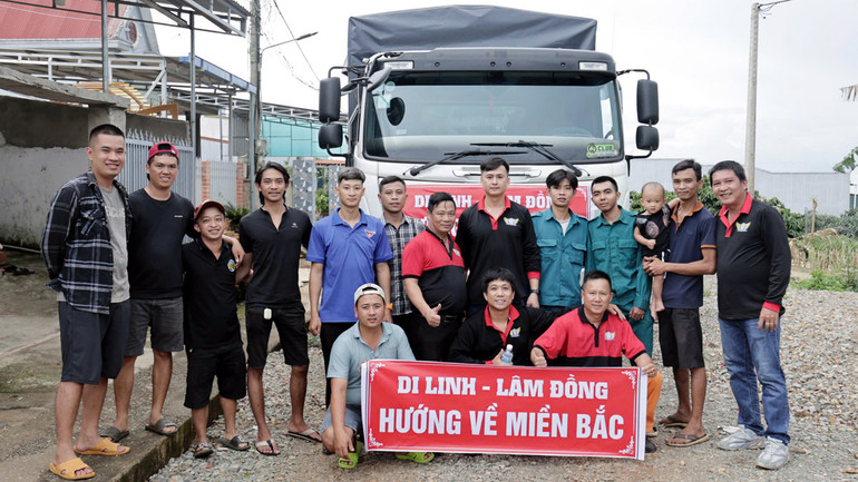 Các nhóm thiện nguyện tại huyện Di Linh mang tấm lòng người dân Lâm Đồng đến với đồng bào vùng lũ phía bắc.