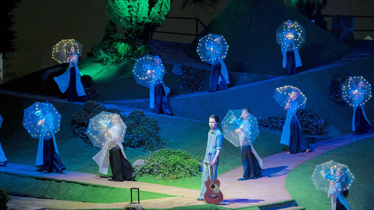 Mối tình nghệ sĩ Lê Uyên và Phương trong show diễn thực cảnh.