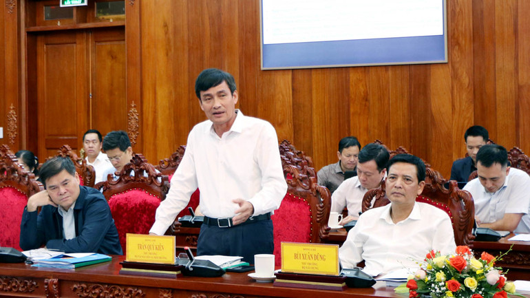 Thứ trưởng Tài nguyên và Môi trường Trần Quý Kiên giải đáp những vướng mắc liên quan đến quy hoạch khoáng sản khi triển khai dự án cao tốc tại Lâm Đồng.