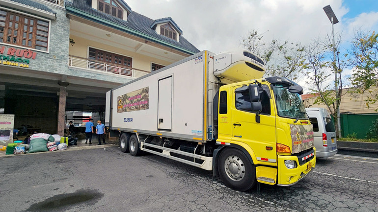 Những chuyến xe “hướng về đồng bào miền bắc” đang gom góp yêu thương để tiếp tục hành trình vì “nghĩa đồng bào”.