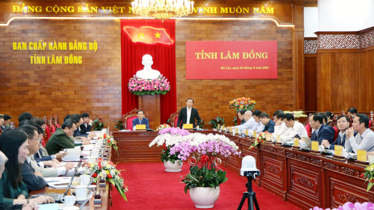 Quang cảnh buổi làm việc.