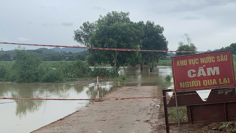 Điểm đường giao thông nông thôn ở huyện Thạch Thành bị ngập.