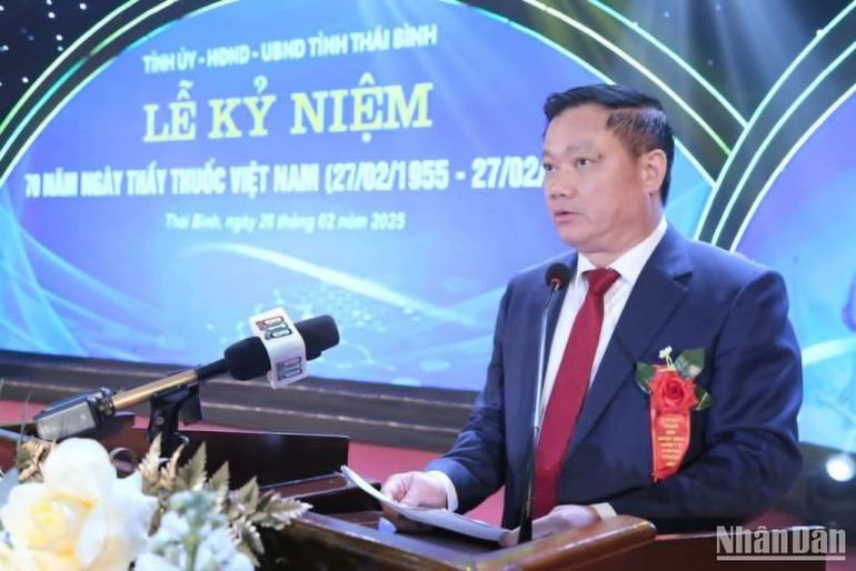 Bí thư Tỉnh ủy Thái Bình Nguyễn Khắc Thận mong muốn xây dựng y tế tỉnh Thái Bình thành trung tâm y tế hiện đại trong khu vực Đồng bằng sông Hồng. Bí thư Tỉnh ủy Thái Bình Nguyễn Khắc Thận mong muốn xây dựng y tế tỉnh Thái Bình thành trung tâm y tế hiện đại trong khu vực Đồng bằng sông Hồng.