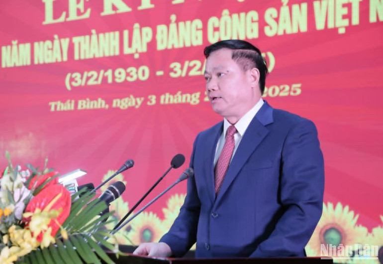 Bí thư Tỉnh ủy Thái Bình Nguyễn Khắc Thận đọc diễn văn Lễ kỷ niệm.