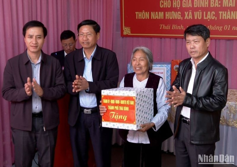 Trước Tết Nguyên đán Ất Tỵ vừa qua, có 10 ngôi nhà dột nát, xuống cấp được thành phố đưa vào sử dụng.