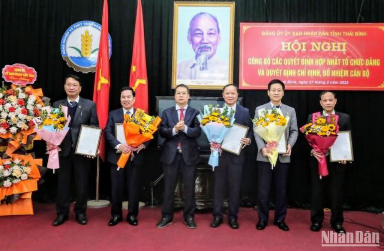 Trao Quyết định bổ nhiệm Giám đốc, Phó Giám đốc Sở Nông nghiệp và Môi trường tỉnh Thái Bình.
