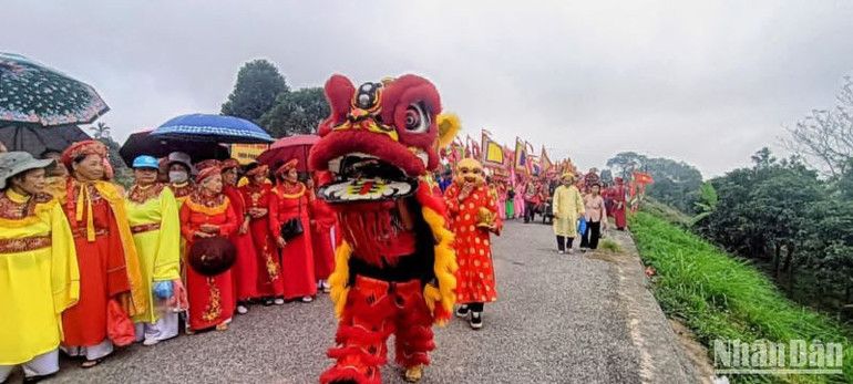 Lễ rước nước kéo dài hàng km đầy sắc màu văn hóa riêng có.