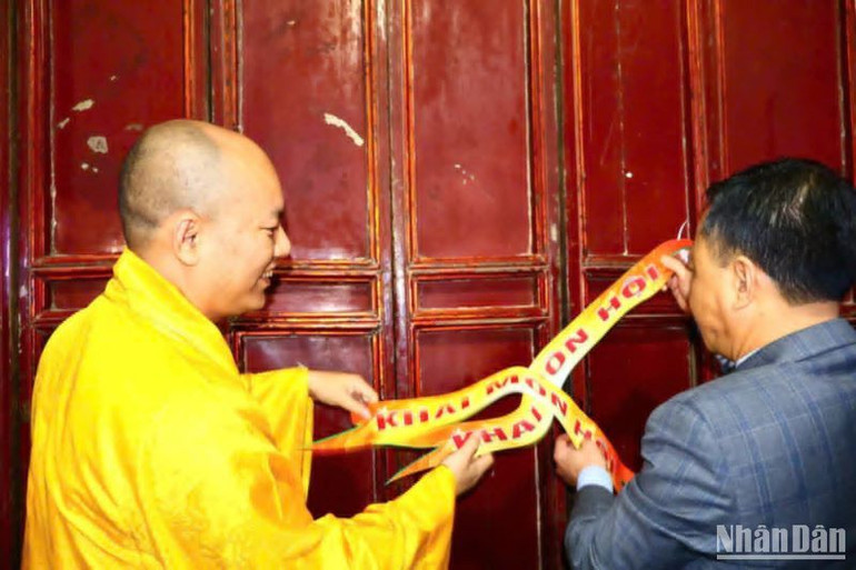 Lễ khai chỉ mở cửa đền tại chùa Keo. Lễ khai chỉ mở cửa đền tại chùa Keo.