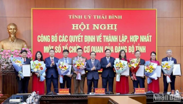 Trao quyết định phân công bổ nhiệm Trưởng Ban, các Phó Trưởng Ban Tuyên giáo và Dân vận Tỉnh ủy Thái Bình.