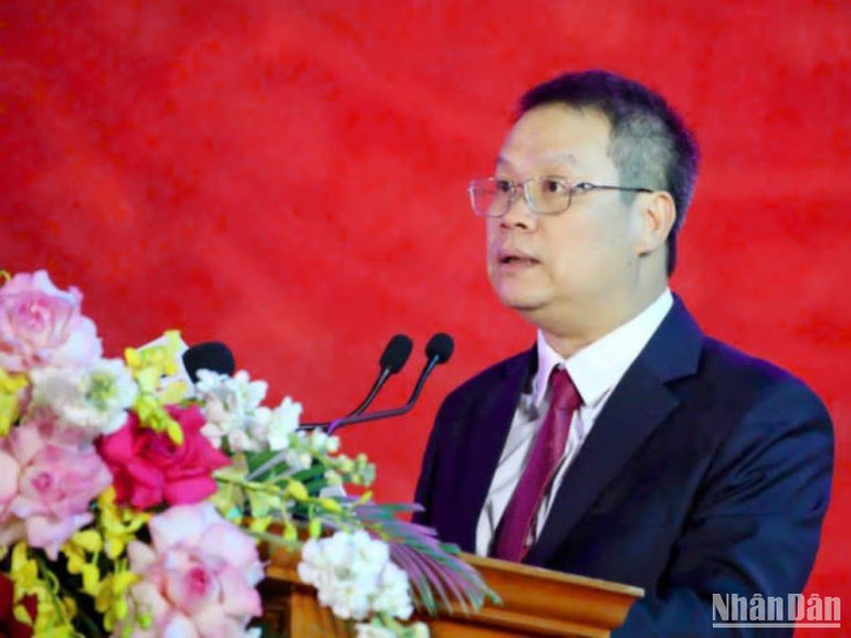 Chủ tịch Ủy ban nhân dân tỉnh Thái Bình Nguyễn Mạnh Hùng phát biểu tại đêm khai hội đền Trần năm 2025.