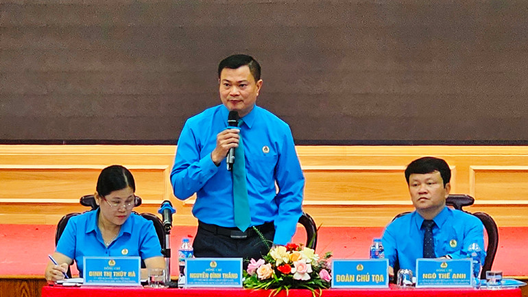 Đoàn chủ tọa điều hành Hội thảo.