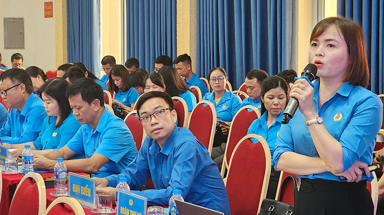 Đại diện Công đoàn Khu kinh tế Nghi Sơn và các Khu công nghiệp tỉnh Thanh Hóa thảo luận tại Hội thảo.
