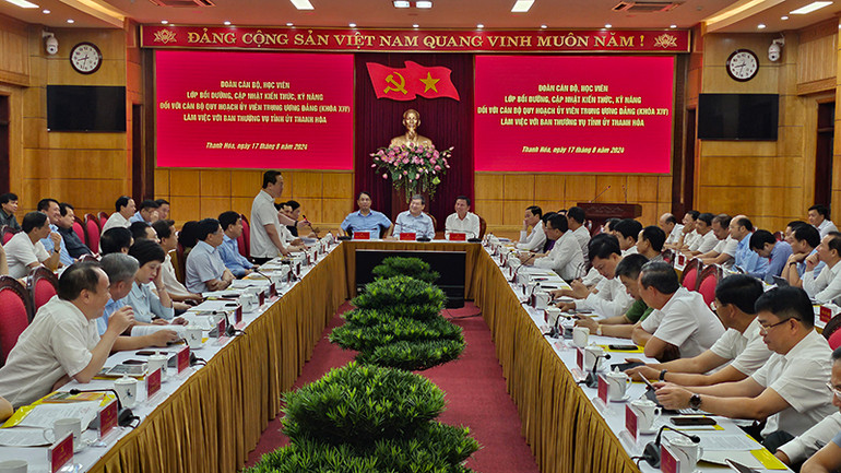 Quang cảnh buổi trao đổi, chia sẻ kinh nghiệm.