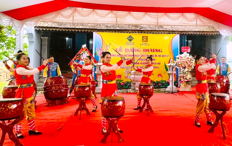 Màn biểu diễn trống hội truyền thống. Màn biểu diễn trống hội truyền thống.