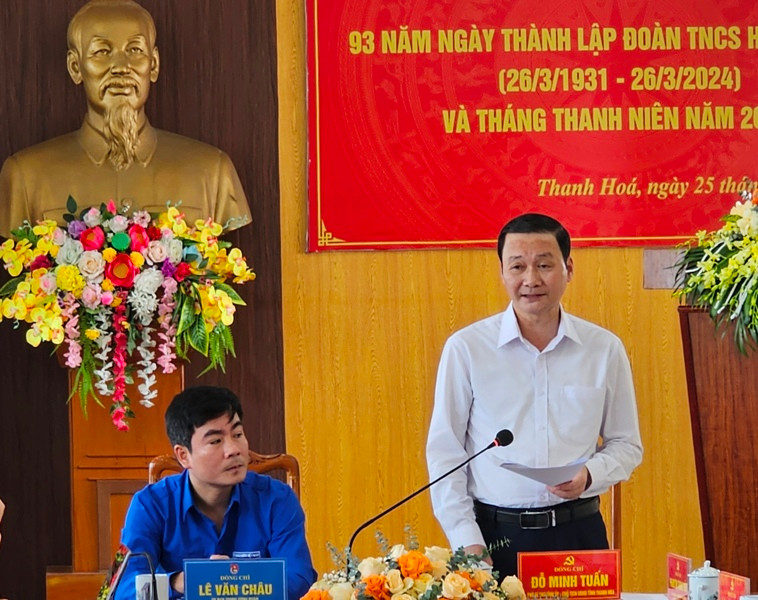 Phó Bí thư Tỉnh ủy, Chủ tịch Ủy ban nhân dân tỉnh Thanh Hóa phát biểu tại buổi làm việc.