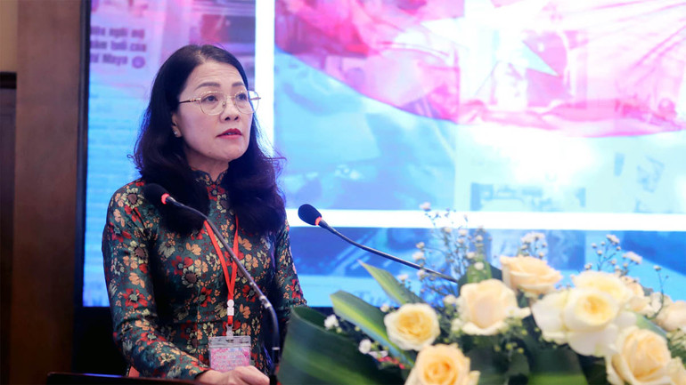 Tổng Biên tập Báo Lâm Đồng Hồ Thị Lan trình bày đề dẫn Hội thảo. Tổng Biên tập Báo Lâm Đồng Hồ Thị Lan trình bày đề dẫn Hội thảo.