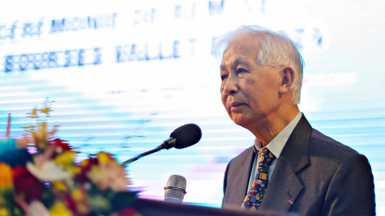 Giáo sư Trần Thanh Vân phát biểu tại lễ trao học bổng.