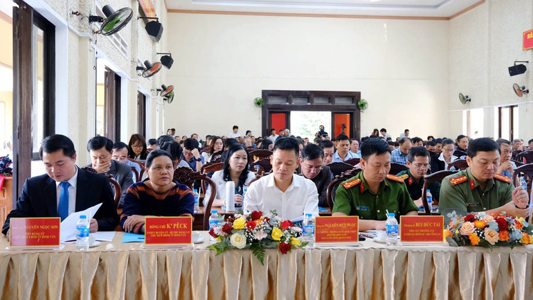 Đại biểu tham dự ngày hội.