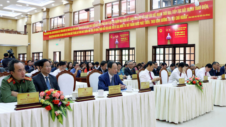 Đại biểu tham dự kỳ họp. Đại biểu tham dự kỳ họp.