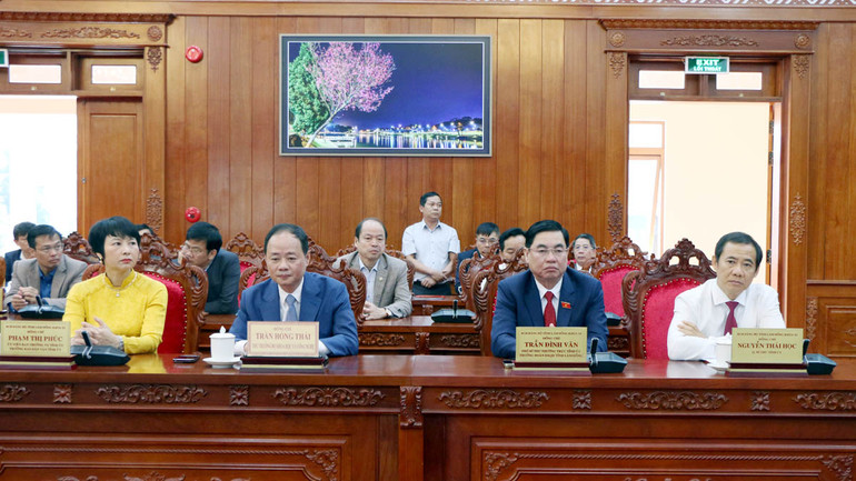 Các đồng chí lãnh đạo tỉnh Lâm Đồng tham dự hội nghị.