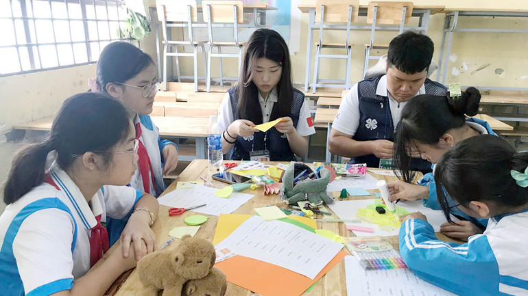 Nhiều hoạt động bổ ích giữa sinh viên Hàn Quốc và học sinh thành phố Đà Lạt trong chương trình trải nghiệm hè 2024. Nhiều hoạt động bổ ích giữa sinh viên Hàn Quốc và học sinh thành phố Đà Lạt trong chương trình trải nghiệm hè 2024.