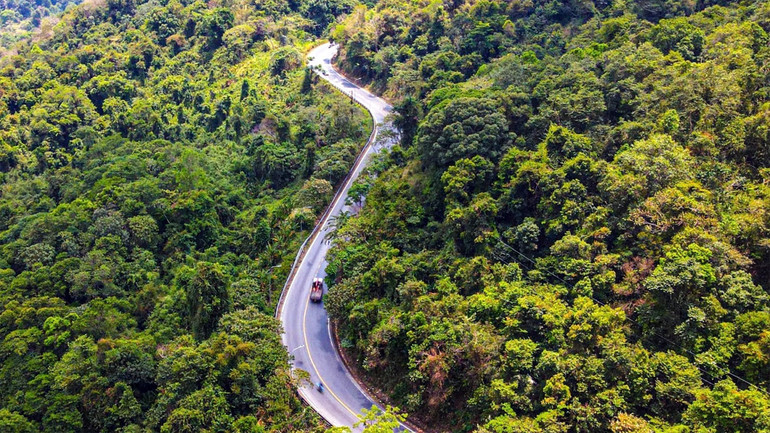 Đèo Bảo Lộc thuộc Quốc lộ 20 là tuyến đường huyết mạch nối Đà Lạt-Lâm Đồng với Thành phố Hồ Chí Minh và các tỉnh miền Đông Nam Bộ. Đèo Bảo Lộc thuộc Quốc lộ 20 là tuyến đường huyết mạch nối Đà Lạt-Lâm Đồng với Thành phố Hồ Chí Minh và các tỉnh miền Đông Nam Bộ.