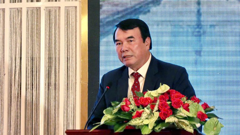 Phó Chủ tịch Ủy ban nhân dân tỉnh Lâm Đồng Phạm S phát biểu ý kiến tại hội nghị.