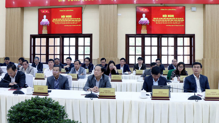 Đại biểu tham dự hội nghị.