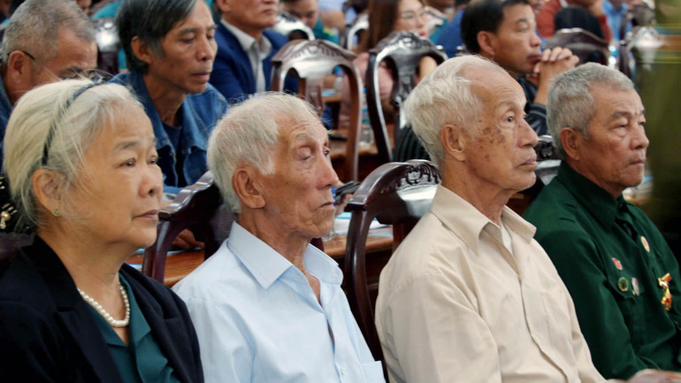 Nhân dân thị trấn Đinh Văn tham dự ngày hội.