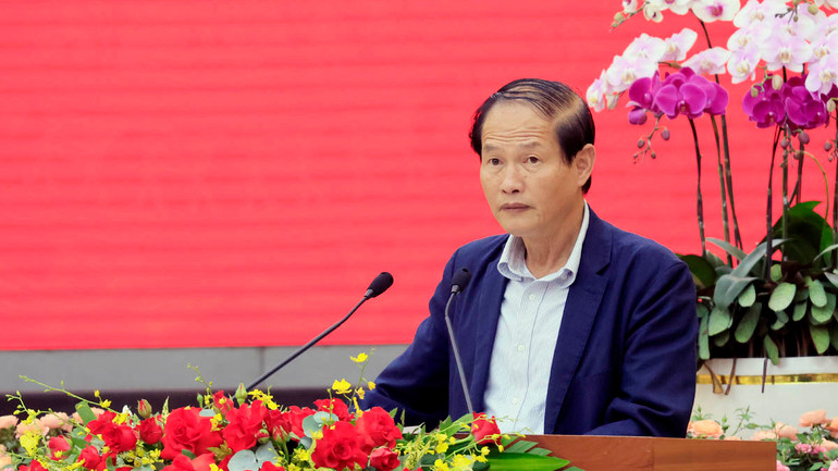 Trưởng ban Tổ chức Tỉnh ủy Lâm Đồng Nguyễn Trọng Ánh Đông thông báo kết luận và công bố các quyết định điều động, luân chuyển cán bộ của Ban Thường vụ Tỉnh ủy.