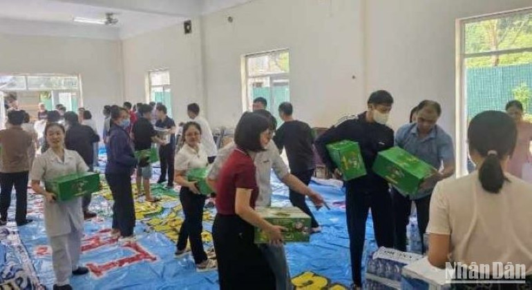 Bàn giao vật tư y tế, hóa chất, thuốc và nhu yếu phẩm cho ngành y tế tỉnh Lào Cai và Cao Bằng.