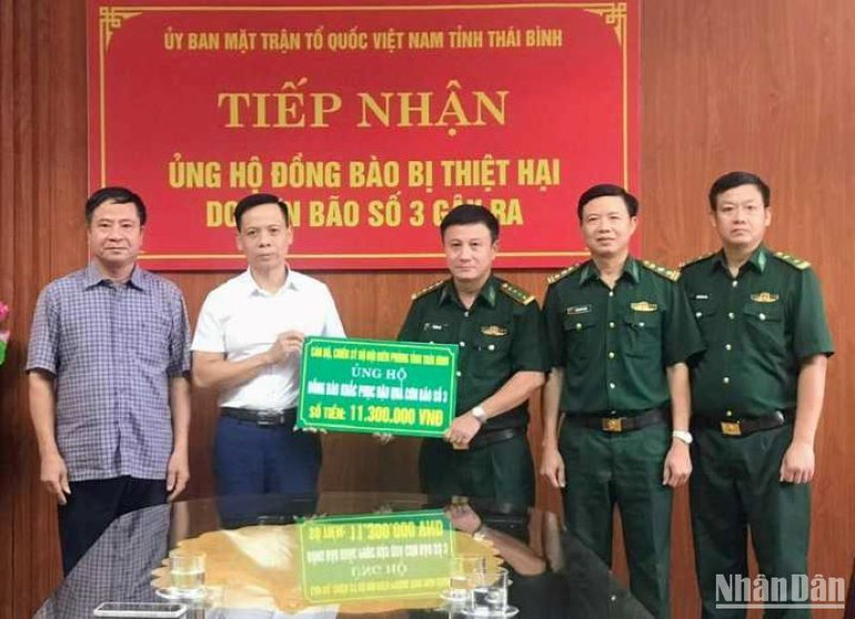 Bộ đội Biên phòng tỉnh Thái Bình ủng hộ đồng bào bị thiệt hại do bão số 3 gây ra. Bộ đội Biên phòng tỉnh Thái Bình ủng hộ đồng bào bị thiệt hại do bão số 3 gây ra.