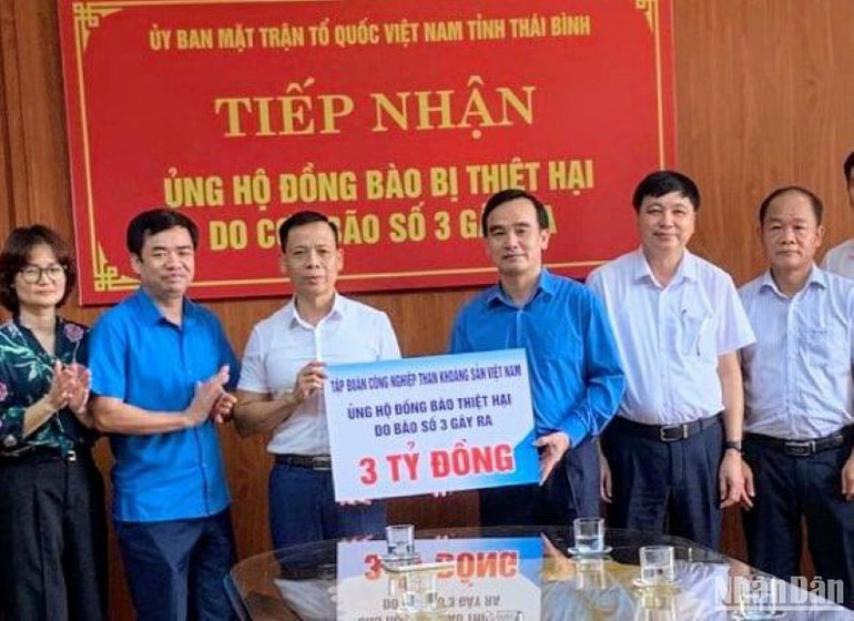 Tập đoàn Công nghiệp Than-Khoáng sản Việt Nam đăng ký ủng hộ 3 tỷ đồng. Tập đoàn Công nghiệp Than-Khoáng sản Việt Nam đăng ký ủng hộ 3 tỷ đồng.