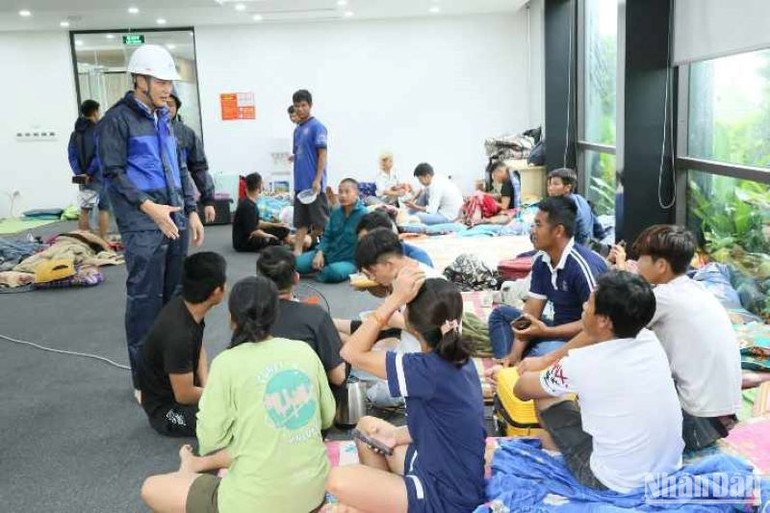 Công ty cổ phần Green I-park bố trí chỗ ở cho hàng trăm lao động tránh trú bão trong Khu công nghiệp Liên Hà Thái (thuộc Khu kinh tế Thái Bình). Công ty cổ phần Green I-park bố trí chỗ ở cho hàng trăm lao động tránh trú bão trong Khu công nghiệp Liên Hà Thái (thuộc Khu kinh tế Thái Bình).