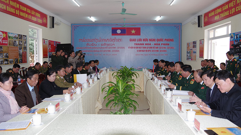 Quang cảnh buổi tọa đàm, giao lưu.