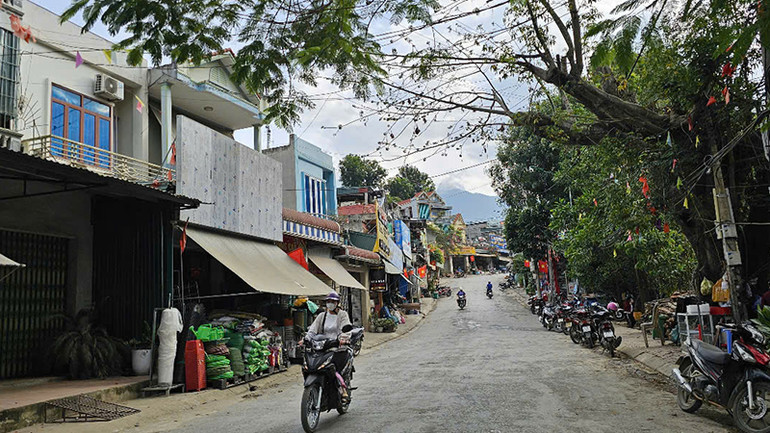 Một góc thị trấn huyện vùng cao Mường Lát. Một góc thị trấn huyện vùng cao Mường Lát.