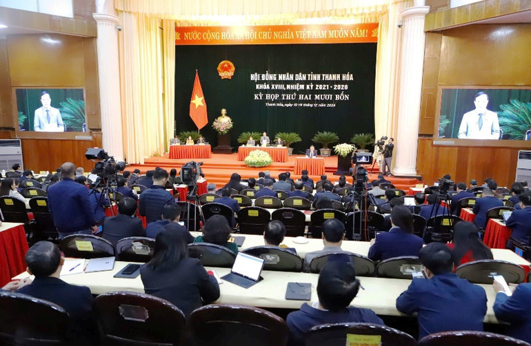 Quang cảnh phiên chất vấn tại kỳ họp thứ 24, Hội đồng nhân dân tỉnh Thanh Hóa.