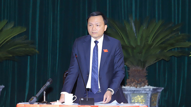 Giám đốc Sở Kế hoạch và Đầu tư tỉnh Thanh Hóa giải trình tại phiên chất vấn.