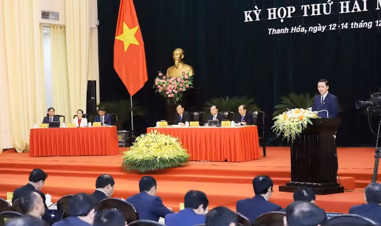 Lãnh đạo Ủy ban nhân dân tỉnh Thanh Hóa tiếp thu, giải trình tại kỳ họp Hội đồng nhân dân tỉnh.