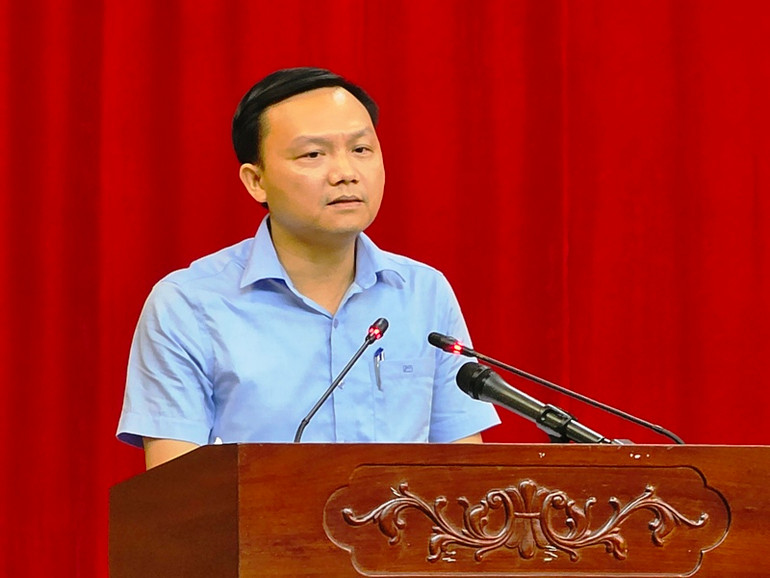 Giám đốc Sở Kế hoạch và Đầu tư thảo luận tại hội nghị. Giám đốc Sở Kế hoạch và Đầu tư thảo luận tại hội nghị.