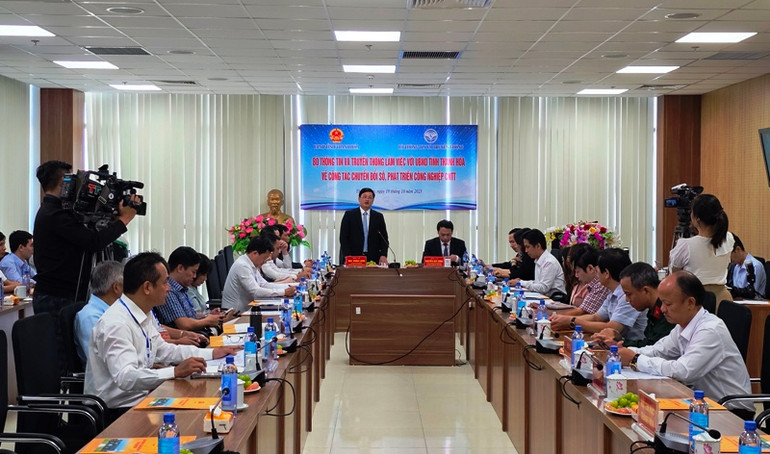 Quang cảnh buổi làm việc.