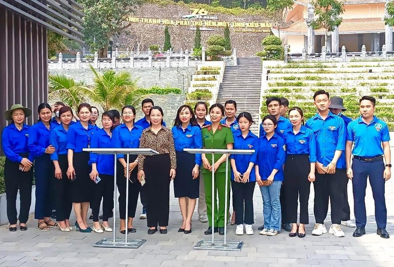 Đoàn thanh niên ra mắt công trình trải nghiệm, tìm hiểu về Khu di tích Rừng Thông ở huyện Đông Sơn, tỉnh Thanh Hóa.