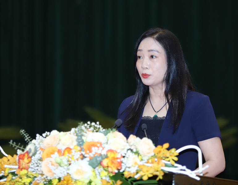 Lãnh đạo Sở Lao động-Thương binh và Xã hội tỉnh Thanh Hóa trình bày báo cáo đánh giá giữa nhiệm kỳ.