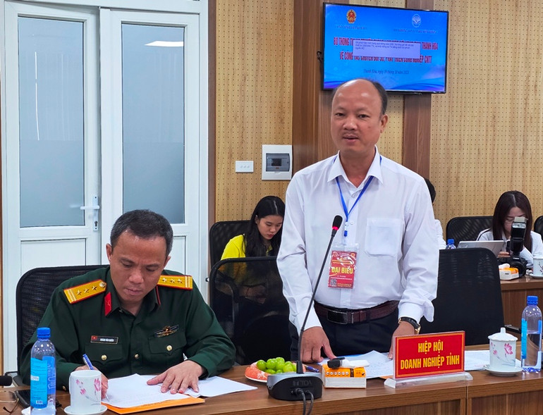 Đại diện cộng đồng doanh nghiệp phát biểu tại buổi làm việc.