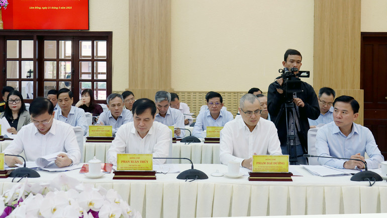 Lãnh đạo ban, bộ, ngành Trung ương tham dự buổi làm việc.