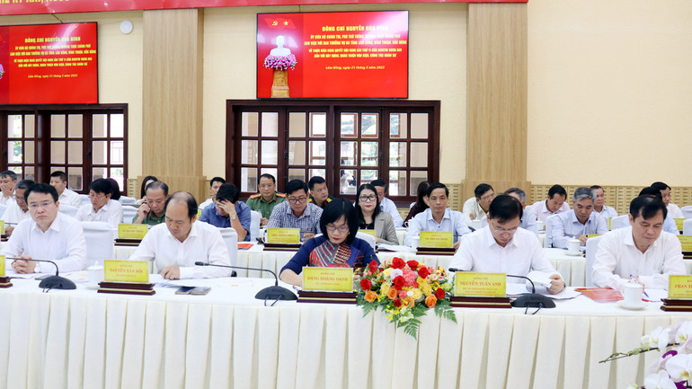 Lãnh đạo ban, bộ, ngành Trung ương tham dự buổi làm việc.